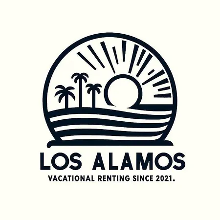 Family In Los Alamos Beach トレモリノス